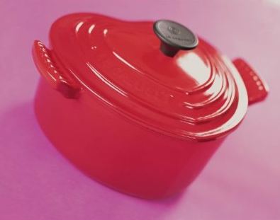 Le Creuset Enameled Cast-Iron 2-Quart Heart Casserole, Red